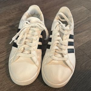 Women’s adidas cloud form size 9